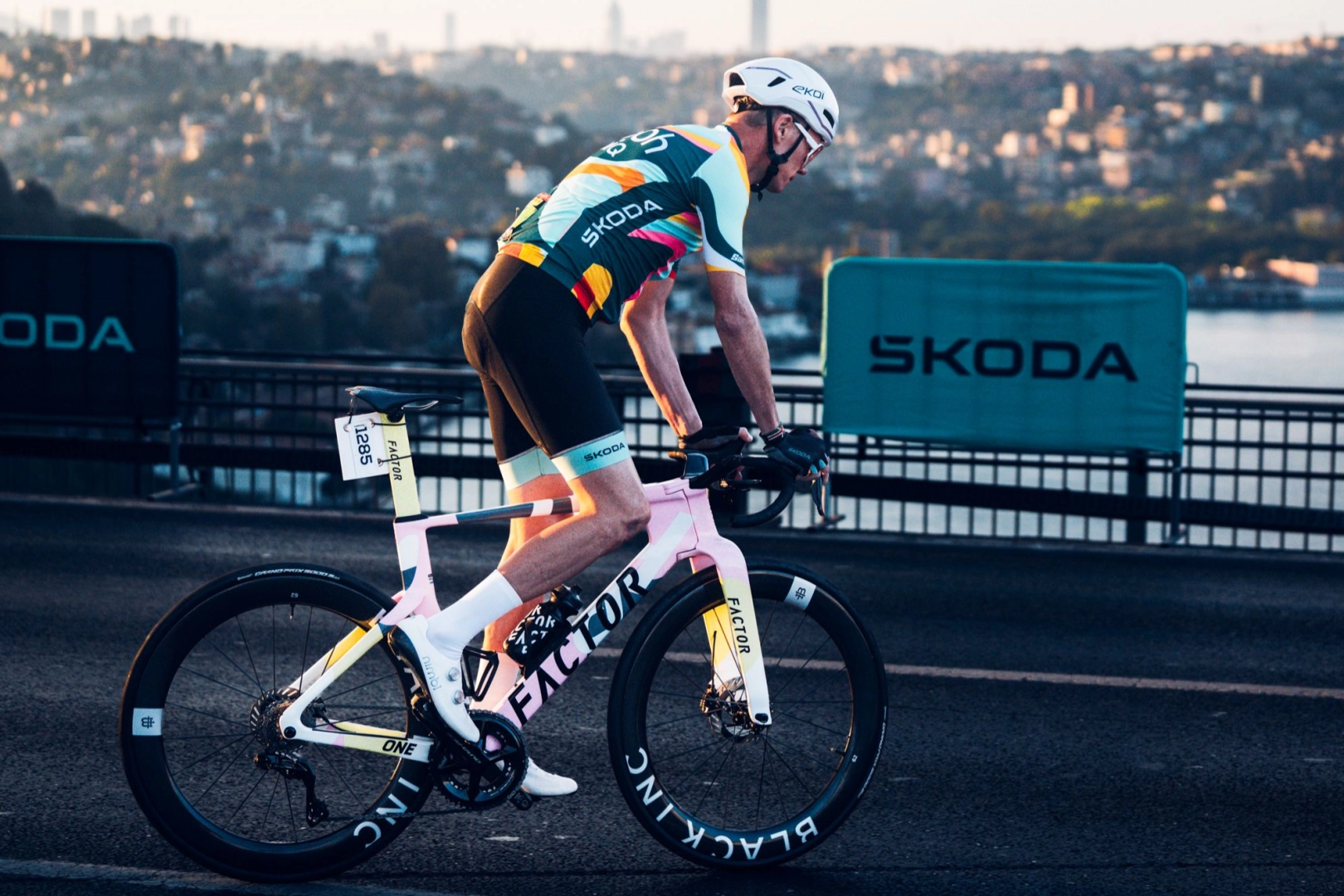 Bisiklet efsanesi Chris Froome İstanbul’da iki kıta arasında pedalladı 
