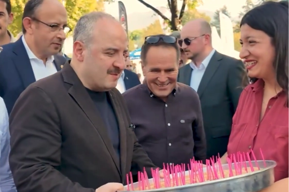Varank’tan Özgür Özel’e Bursa'dan börekli göndermeli paylaşım 