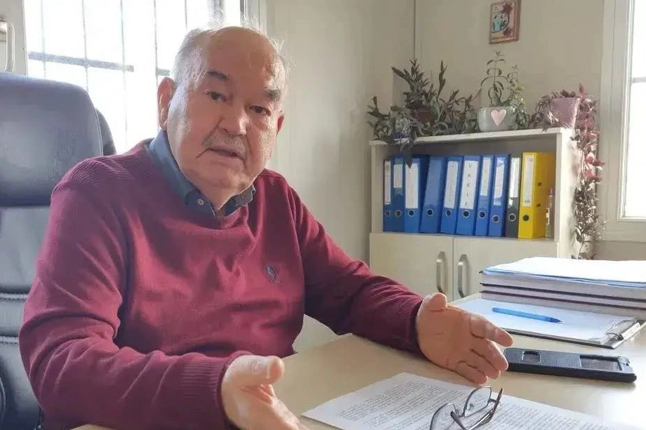 İzmir'in eski başkanı Burhan Özfatura vefat etti! 