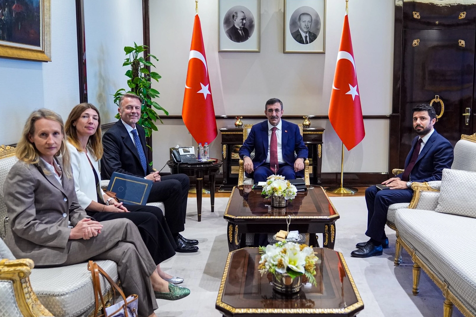 Cevdet Yılmaz, 4 ülkenin büyükelçisini ağırladı 