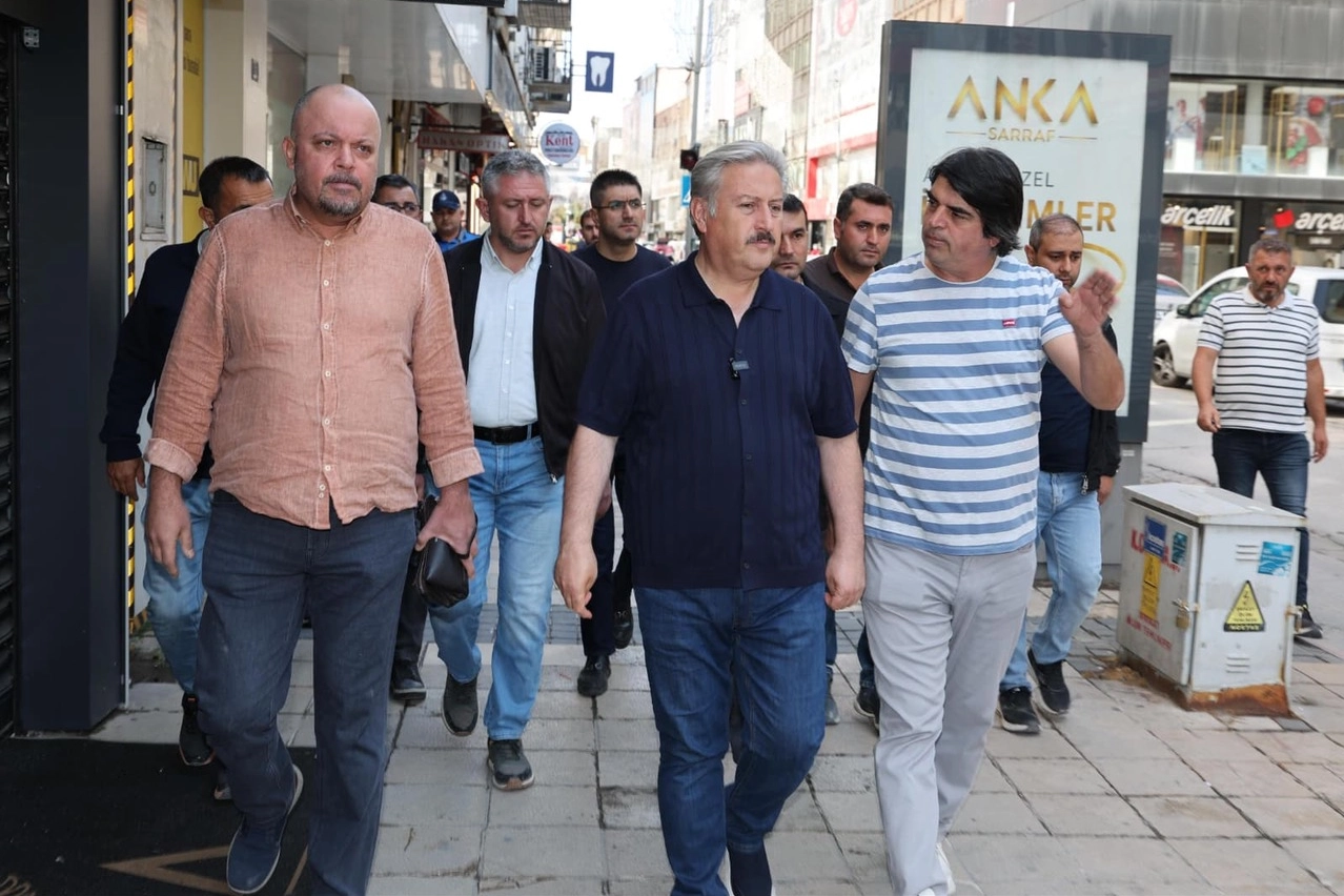 Kayseri Melikgazi'de yollar yenileniyor 