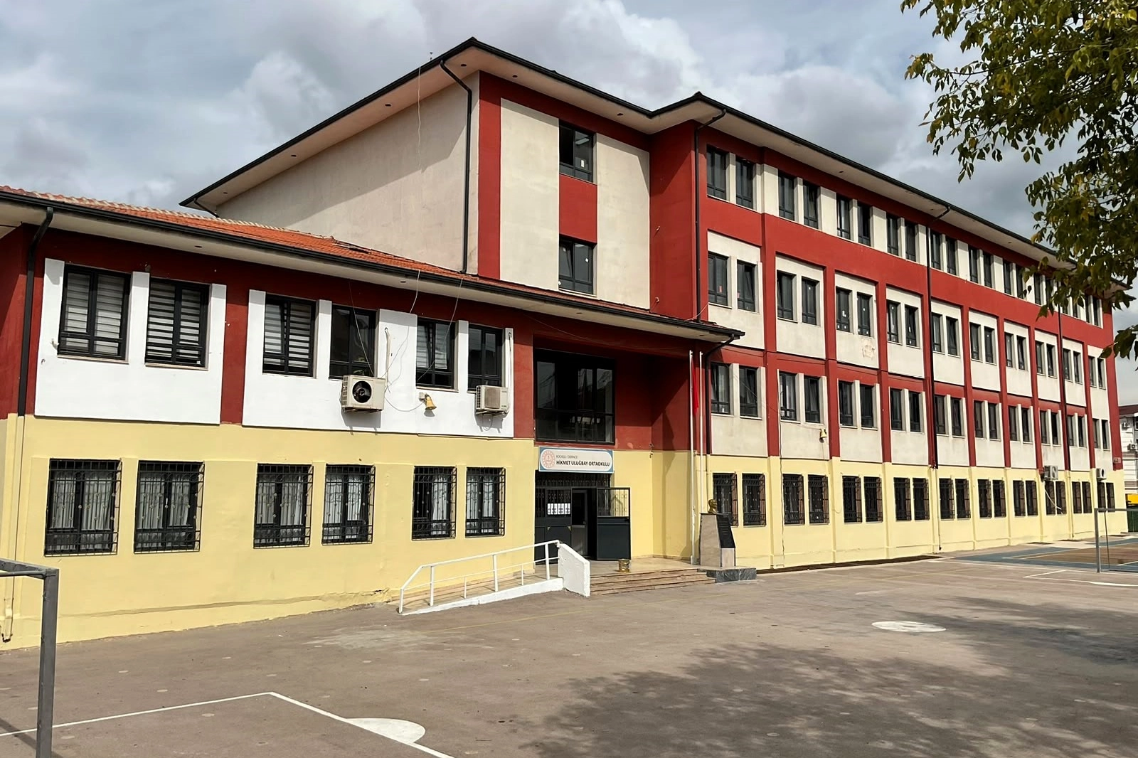 Kocaeli Büyükşehir’den okullara 7,3 milyon TL’lik boya desteği 