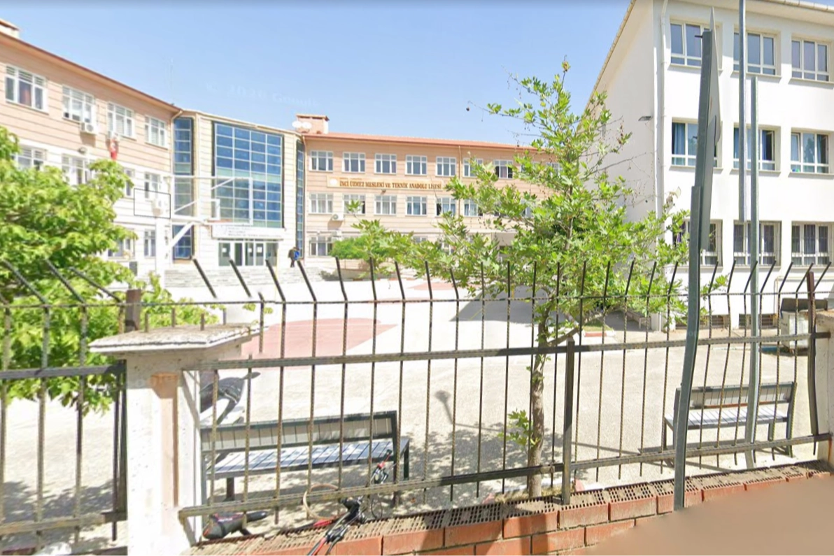 Manisa'da liseye silahlı saldırı! Yaralılar var, saldırgan gözaltına alındı 