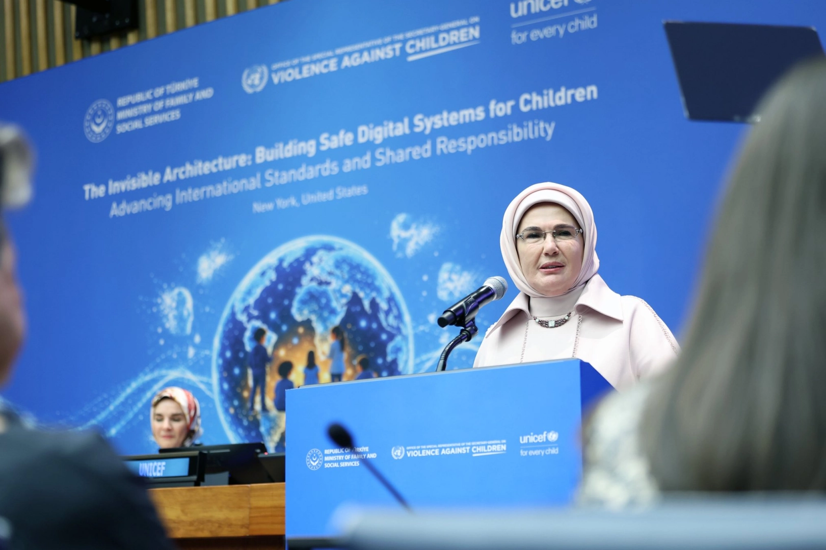 Emine Erdoğan: Çocukların dijital güvenliği için küresel iş birliği şart 