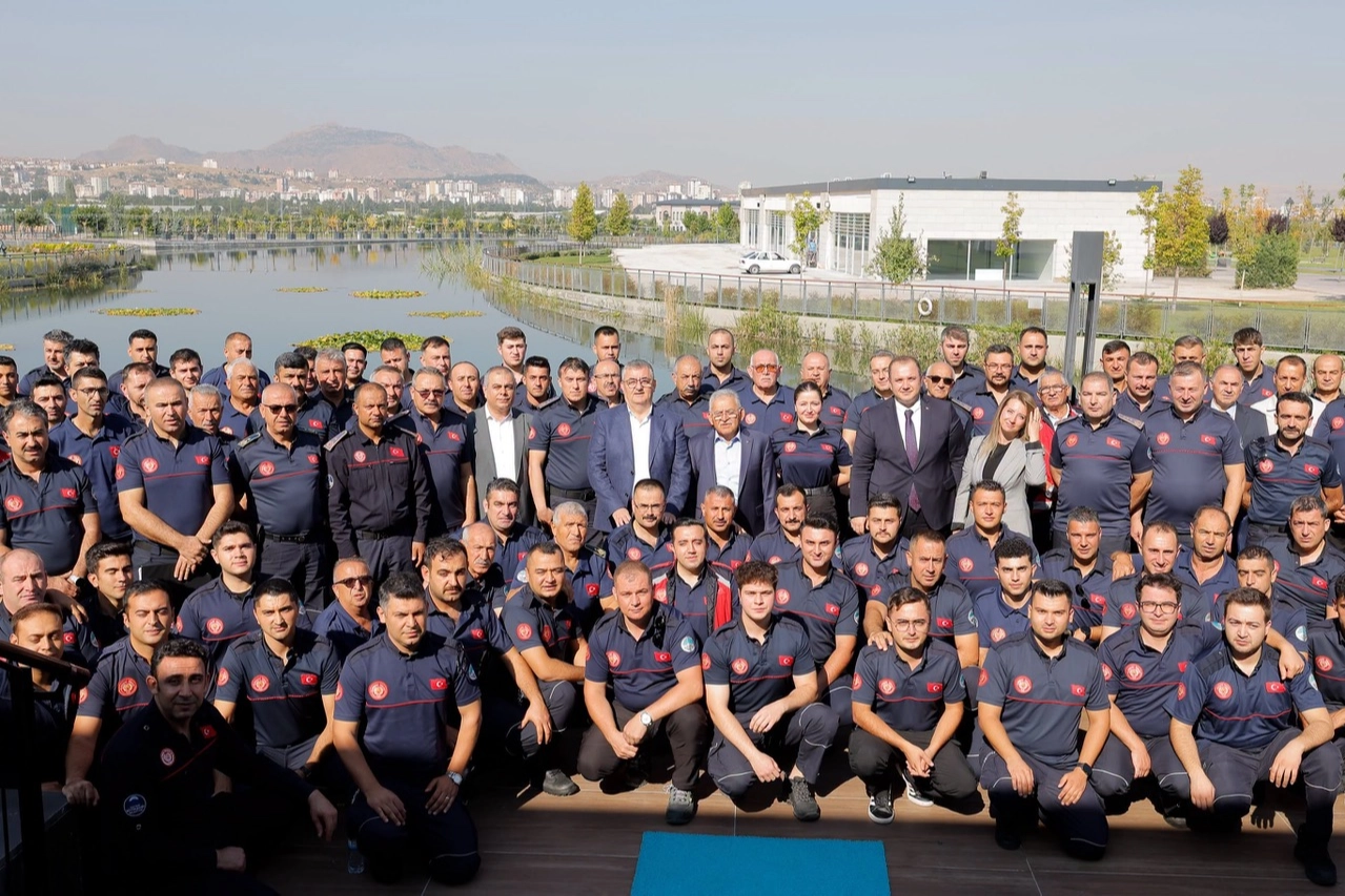 Memduh Büyükkılıç'tan Kayseri İtfaiyesi'ne kutlama 