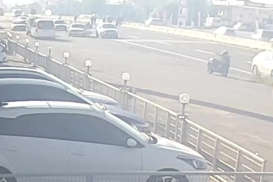 Düzce’de motosiklet yayaya çarptı! 