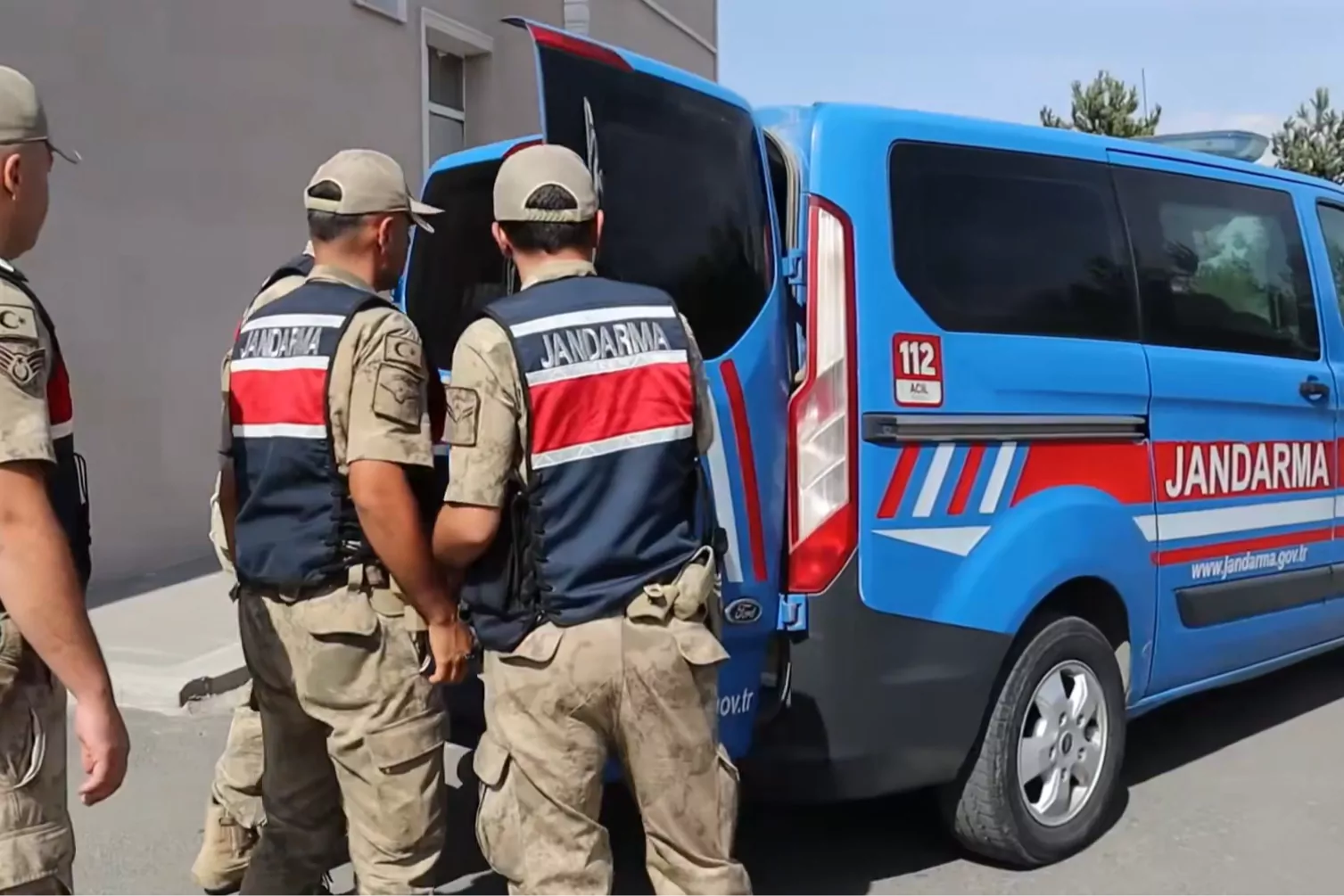35 ilde uyuşturucu operasyonu: 172 şüpheli tutuklandı 