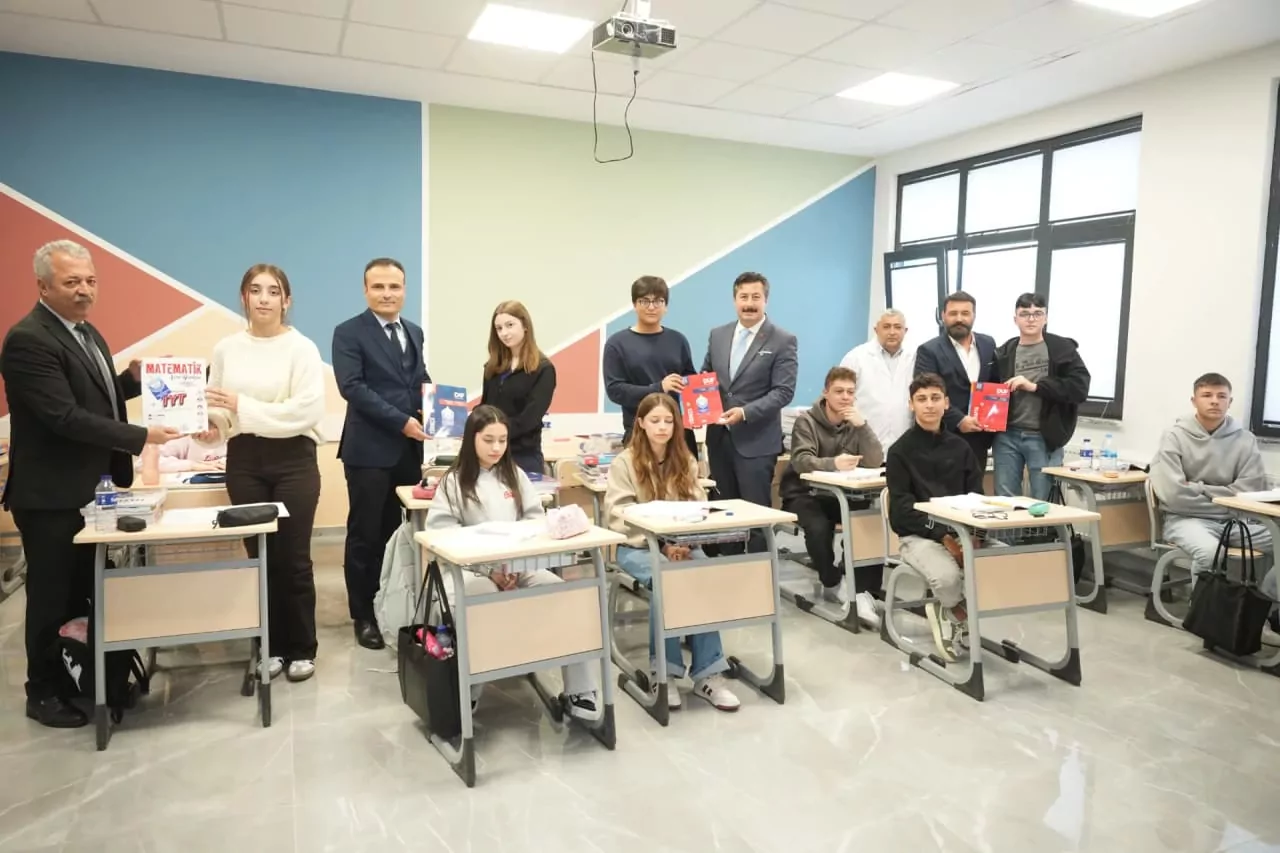Bursa Yenişehir'de üniversite hazırlığa 3 bin kitap desteği 