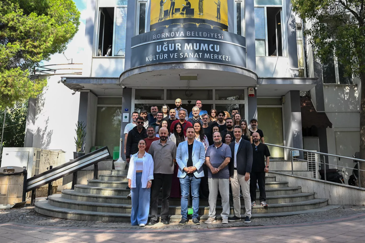 Bornova’da tiyatro coşkusu kesintisiz sürecek 