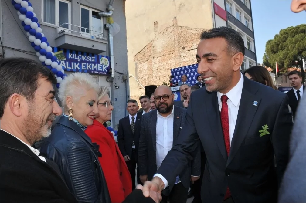 Dost Parti teşkilatları sahada 