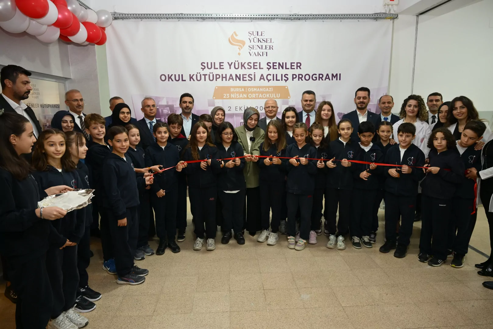 Bursa'da 23 Nisan Ortaokuluna yeni okul kütüphanesi açıldı 