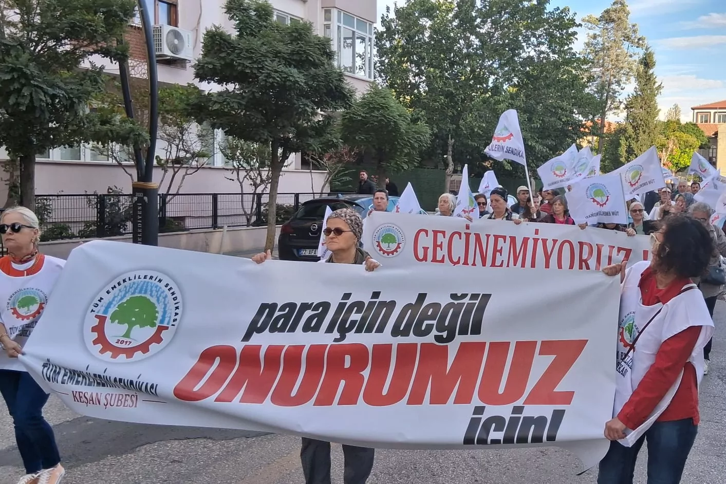 Keşan’da emeklilerden hayat pahalılığına karşı yürüyüş 