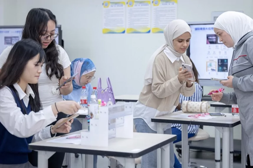 CGTN: Çin dünya genelinde kadınları güçlendirmek için dijital teknolojileri nasıl kullanıyor? 