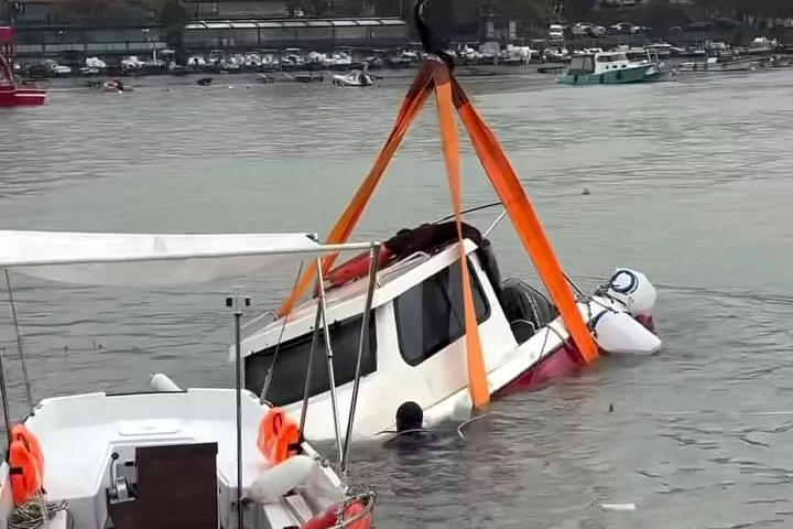 Akçakoca Limanı'nda tekne battı! 