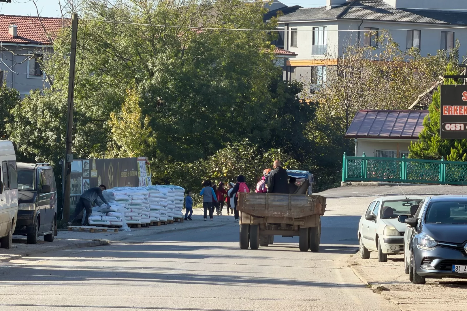 Düzce'de kaldırımlar otoparka dönüştü! 