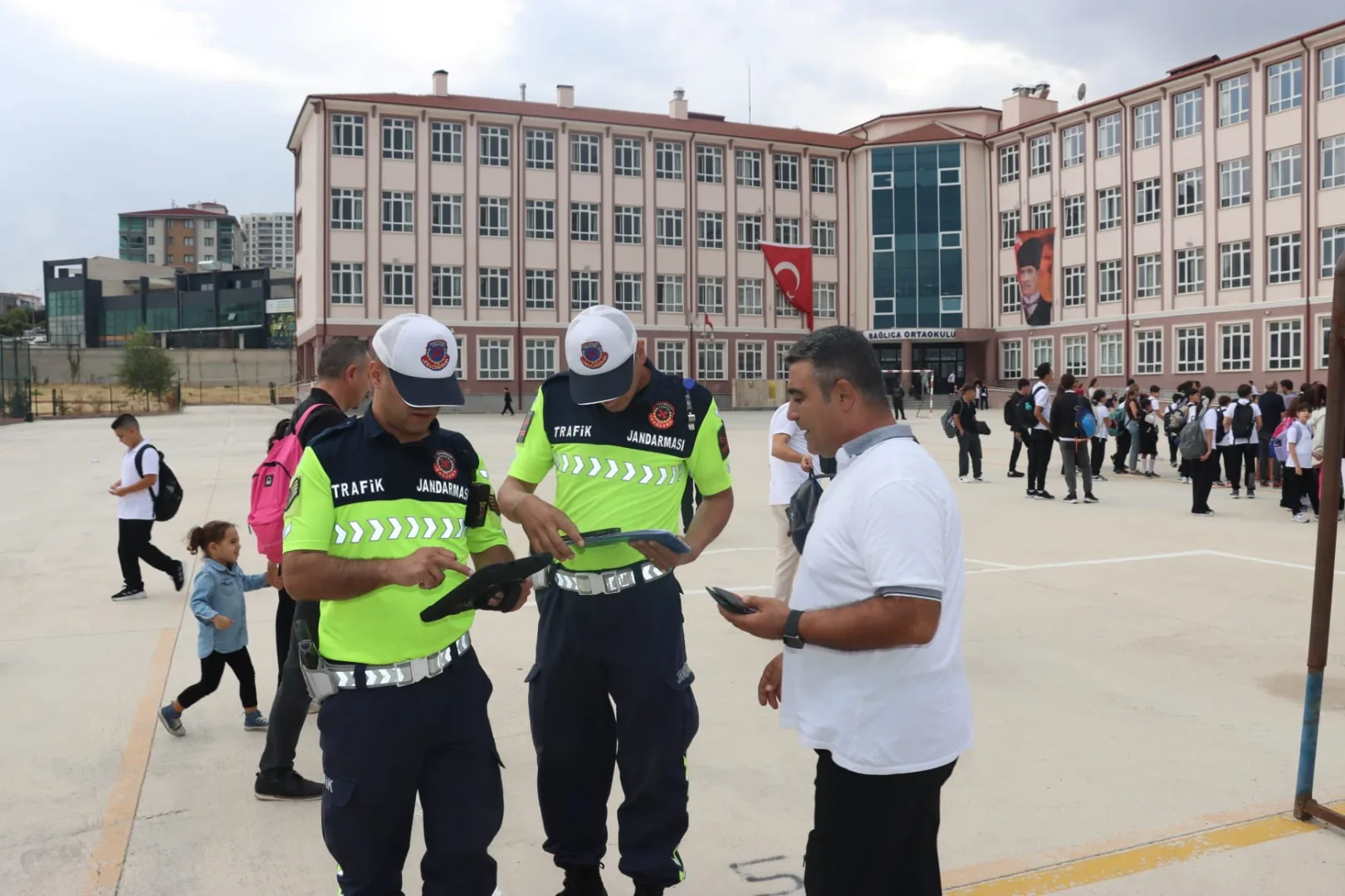Ankara’da okul çevrelerinde 20 günde yaklaşık 20 bin kişi sorgulandı 