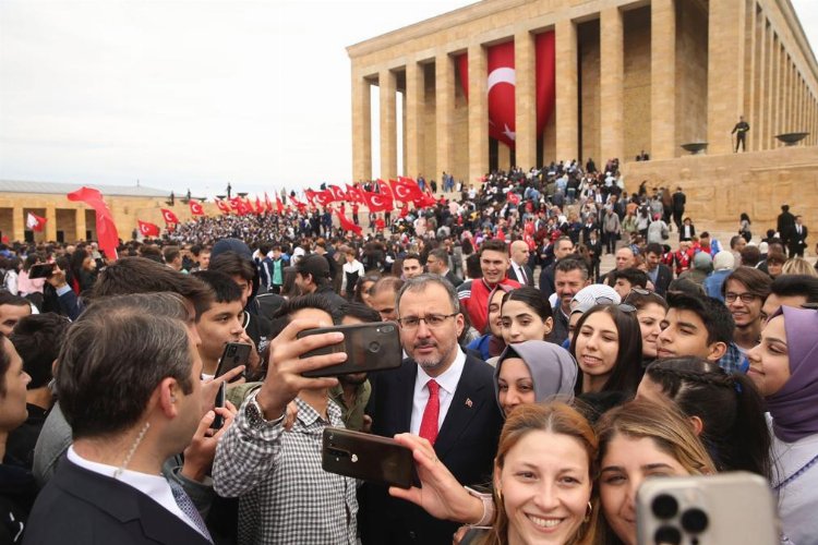 81 ilden gelen gençler Anıtkabir'de -