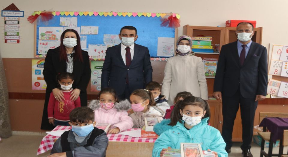 Siirt Valisi Hacıbektaşoğlu'ndan yüz yüze eğitim ziyareti