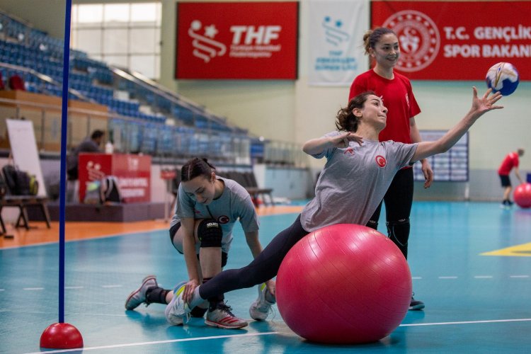 A Milli Kadın Hentbol Takımı 'Dünya' hazırlıklarına başladı -