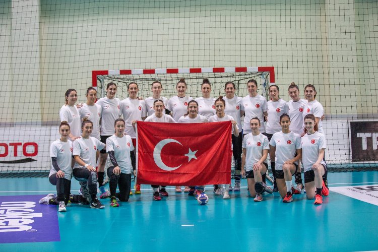 A Milli Kadın Hentbol Takımı'ndan Cumhuriyet Bayramı kutlaması -