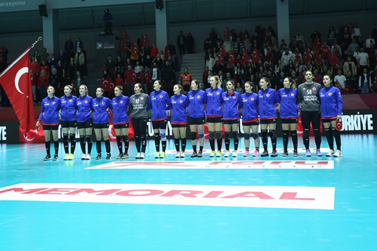 A Milli Kadın Takımı, Karadağ ve Sırbistan maçları için kampa giriyor -