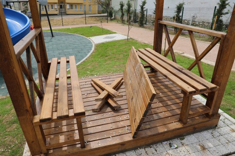 Açılışı yapılmadan tahrip edildi! -