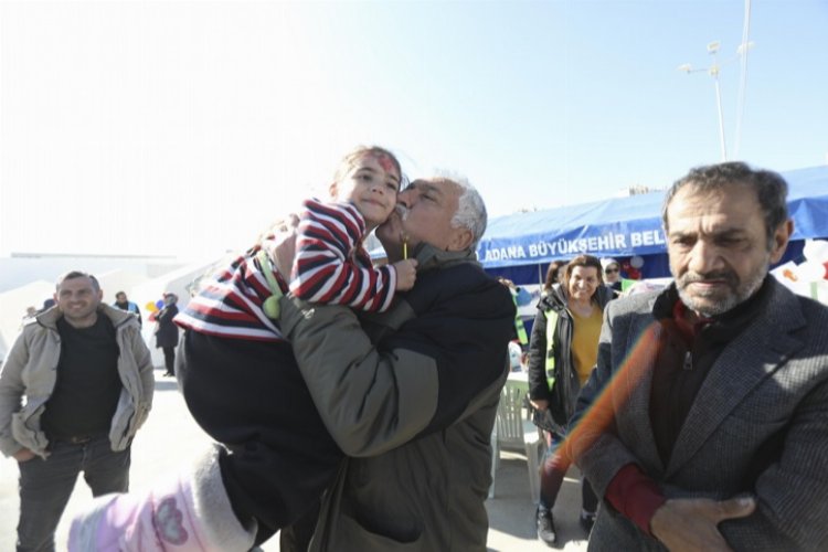 Adana Büyükşehir depremzedelerin yanında -