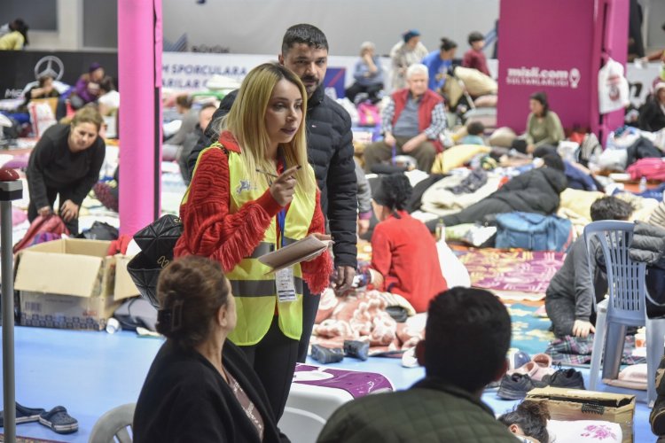 Adana'da depremzedelere Büyükşehir desteği -