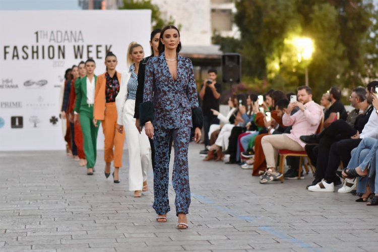 Adana Tarihi Taş Köprü'de muhteşem defile -