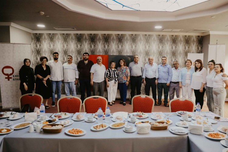 Adanalı kadın muhtarlara tanıtım çalışması -