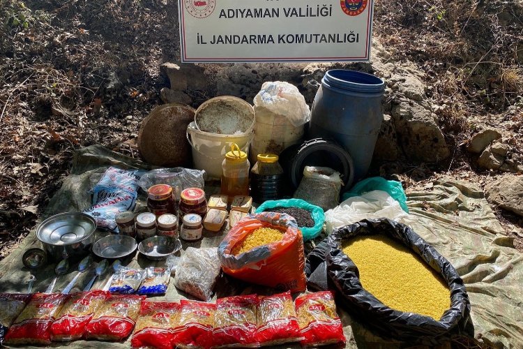 Adıyaman'da 2017 yılında terör örgütlerince kullanılan yaşam malzemesi toprağa gömülü ele geçirildi -