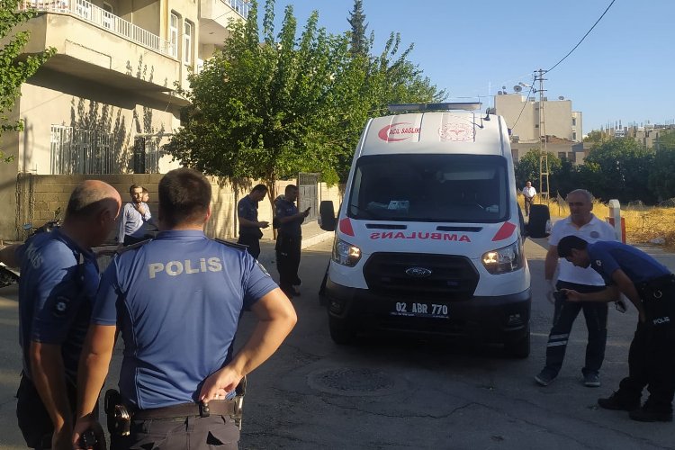 Adıyaman'da ambulansa çarpıp kaçtı: 1 yaralı -