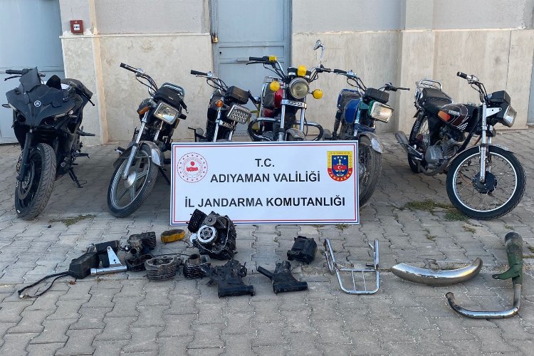 Adıyaman'da çaldıkları motosikletlerle yakalandılar -