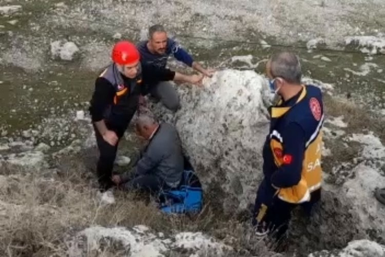 Adıyaman'da dengesini kaybeden şahıs kayalıklardan aşağıya yuvarlandı -