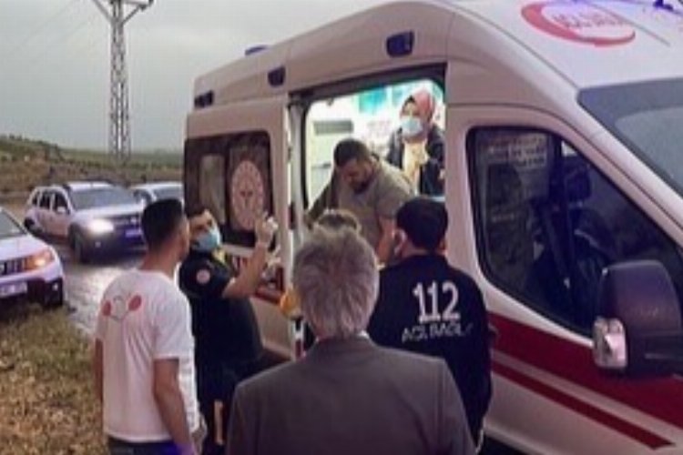 Adıyaman'da çekiciyle minibüs çarpıştı: 3 yaralı -