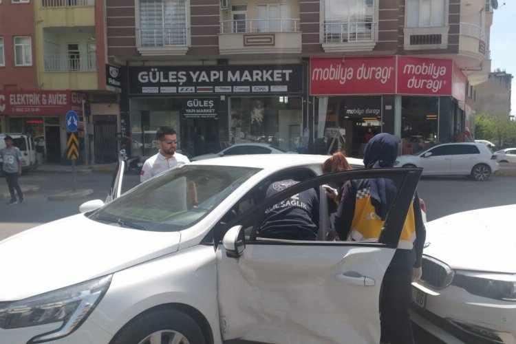 Adıyaman’da iki otomobil çarpıştı: 1 yaralı -