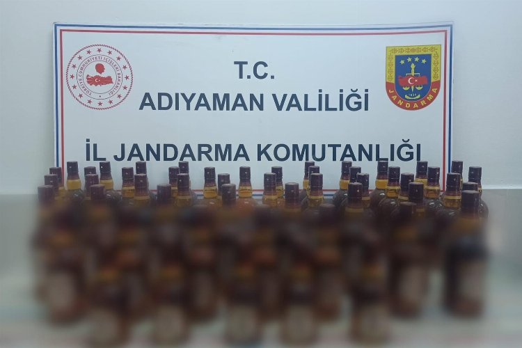 Adıyaman'da jandarma 51 şişe bandrolsüz alkole el koydu -