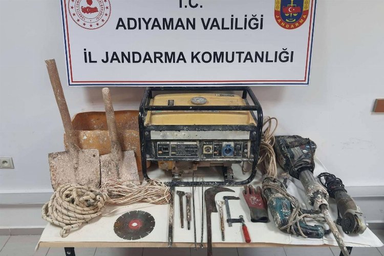 Adıyaman'da kaçak kazıya suçüstü -