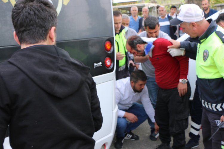 Adıyaman'da karşıdan karşıya geçerken minibüs çarptı -