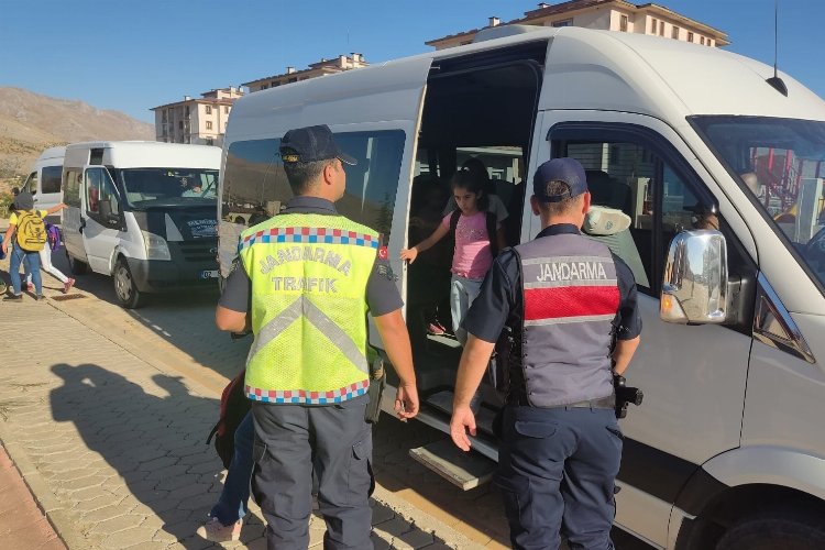 Adıyaman'da öğrenci servislerine Jandarma denetimi -