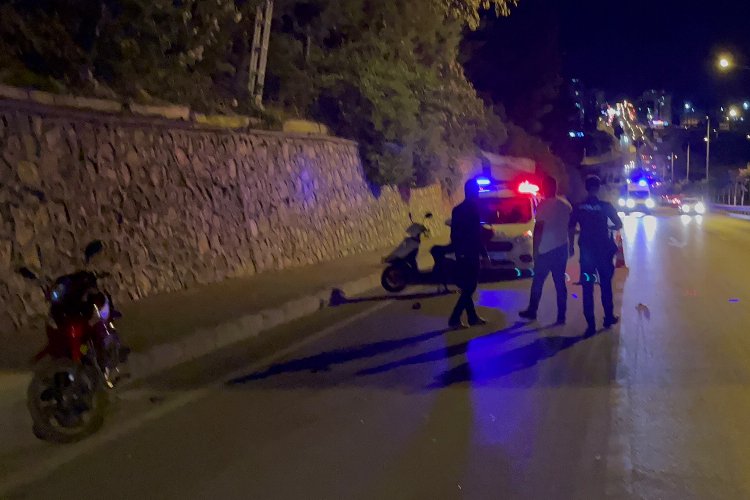 Adıyaman'da otomobil elektrikli motosiklete çarptı: 2 yaralı -