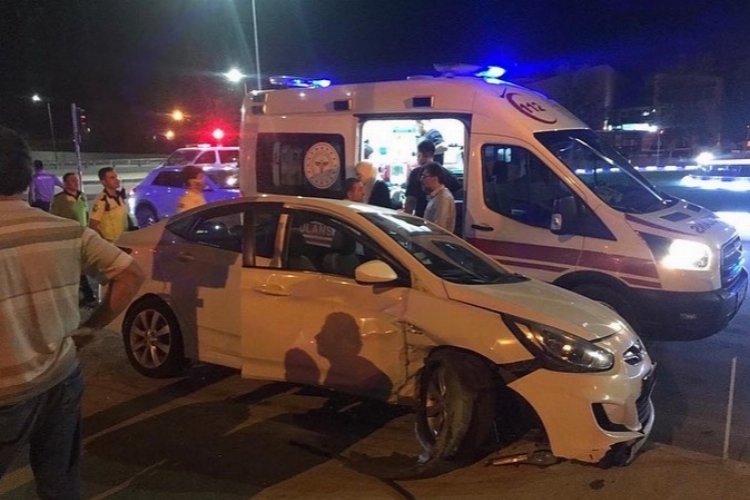 Adıyaman'da otomobiller kavşakta çarpıştı: 1 yaralı -