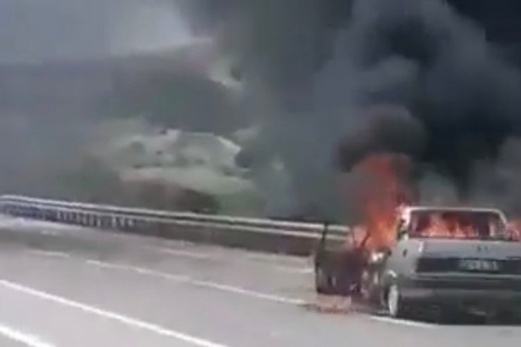 Adıyaman'da seyir halinde otomobil alev aldı! -