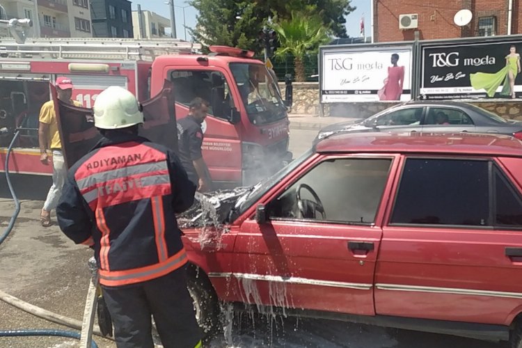 Adıyaman'da seyir halindeki araçtaki yangın ucuz atlatıldı! -