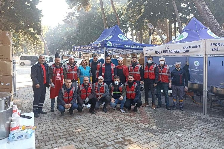 Adıyaman'daki çadır kentte depremzede çocuklara oyun grubu -