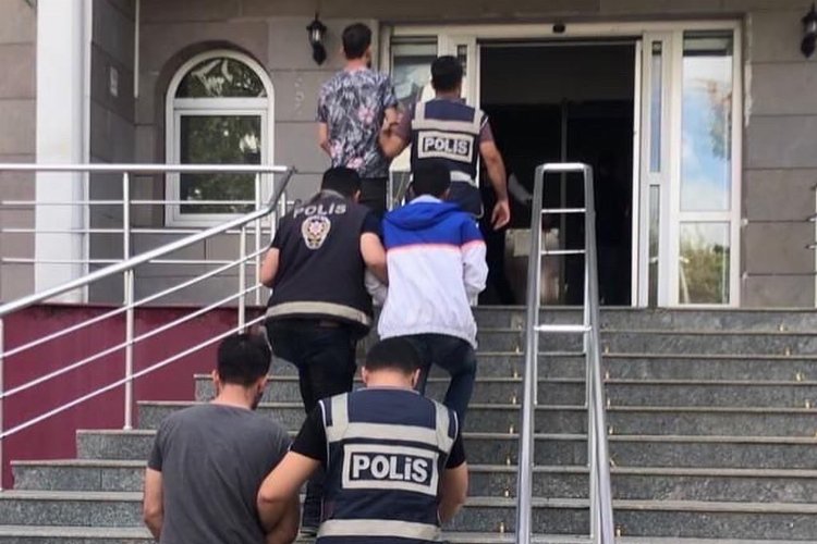 Adıyaman Gölbaşı'nda ceviz hırsızları tutuklandı -