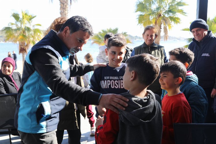 Afet bölgesi dönüşünde Bodrum'da depremzedeleri ziyaret etti -