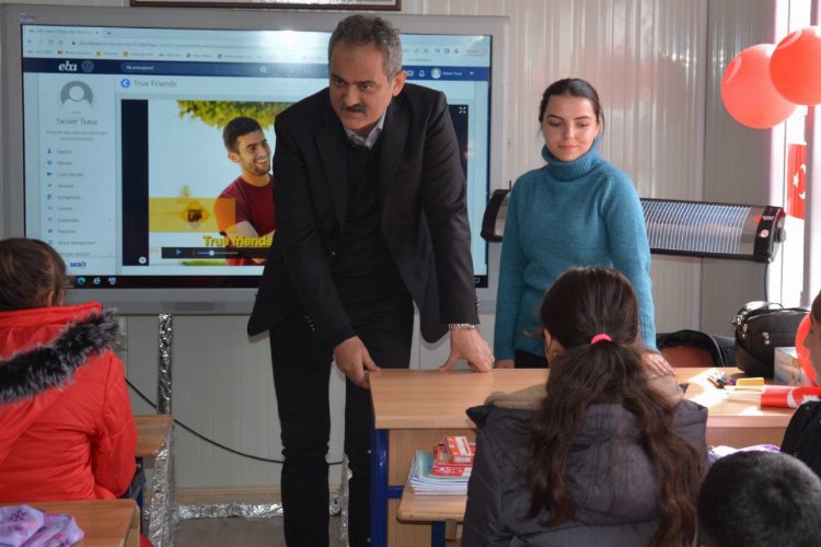 Afet bölgesinde bin 476 noktada eğitim sürüyor -