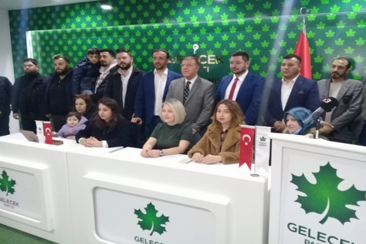 Afyonkarahisar'da 'Gelecek'in yeni üyelerine rozet -