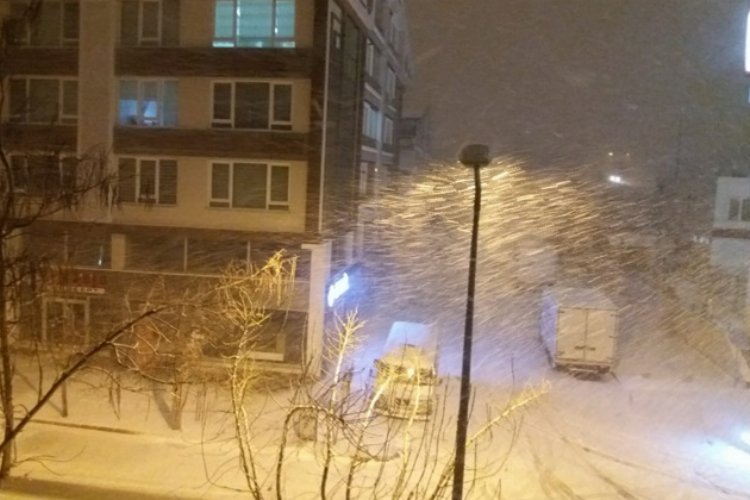 Afyonkarahisar'da kar yağışı başladı -